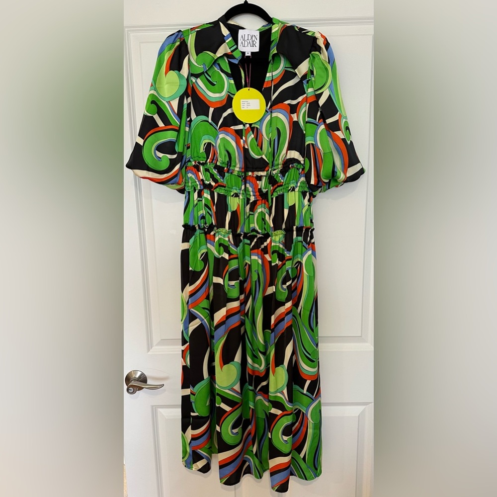 NWT Alden Adair Shelbi Dress Kimono with bubble sleeves size Medium.